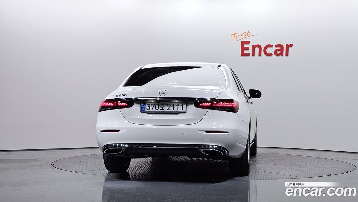Mercedes-Benz E-Class 2021
