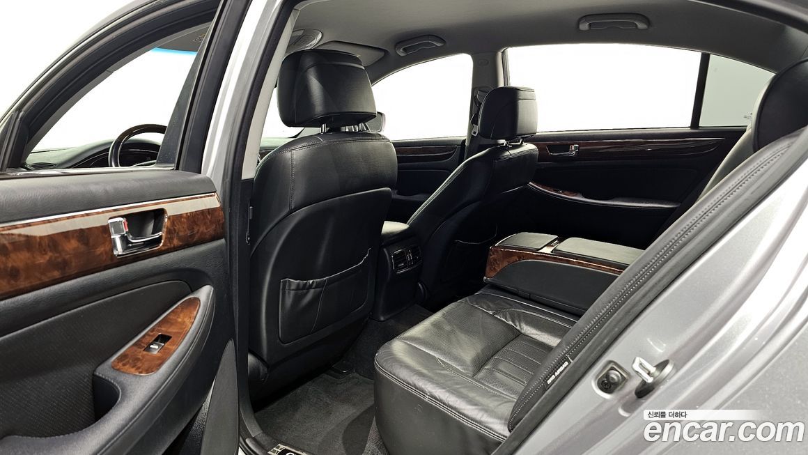 Hyundai Genesis 2011