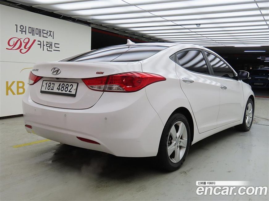 Hyundai AVANTE 2013