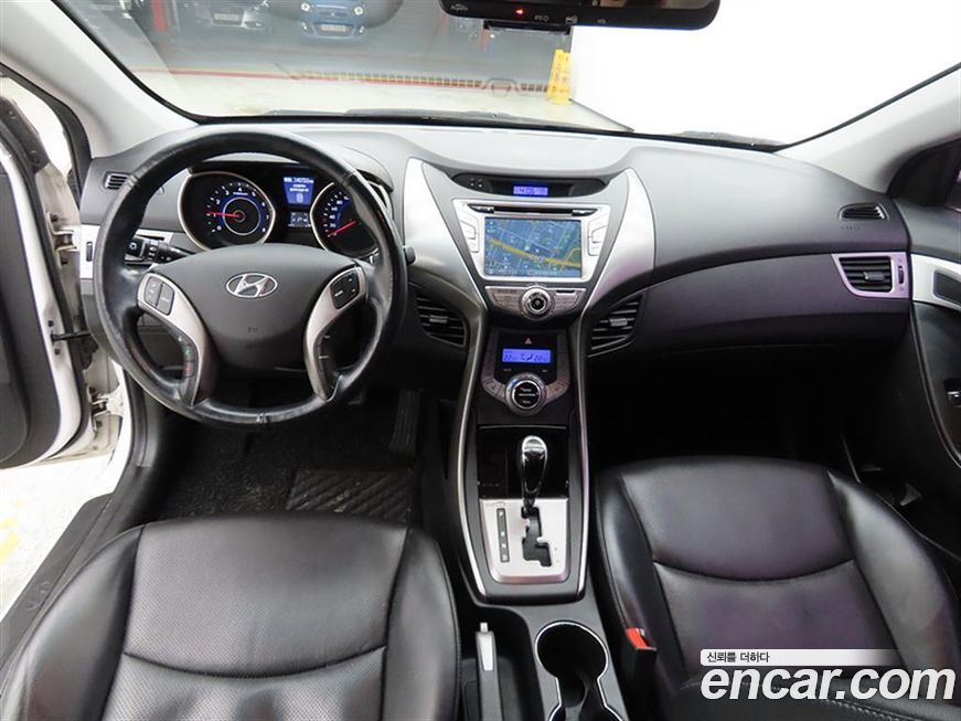 Hyundai AVANTE 2013