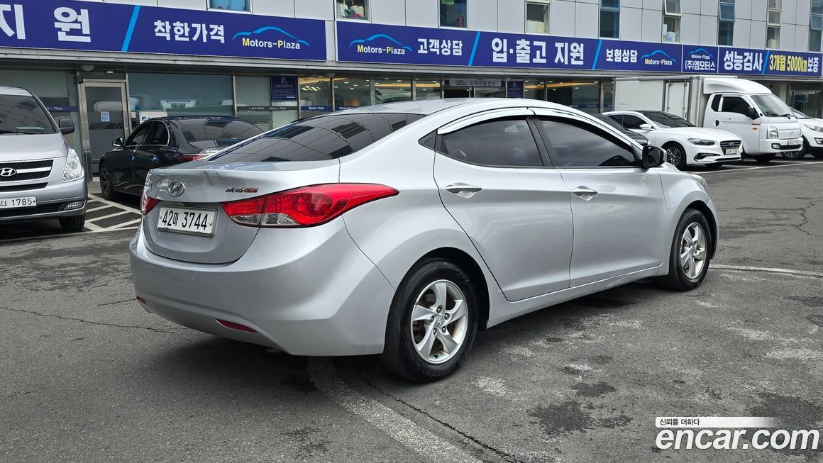 Hyundai AVANTE 2011