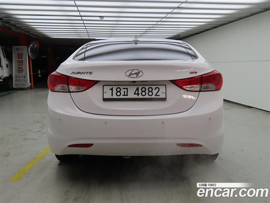 Hyundai AVANTE 2013
