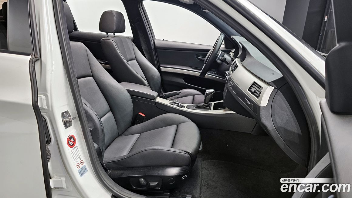 BMW 3-Series 2011