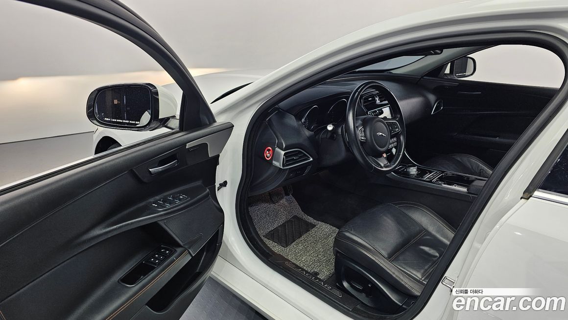 Jaguar XE 2016