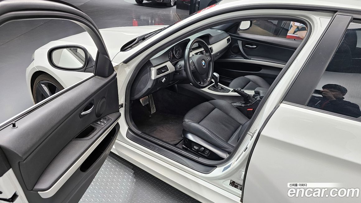 BMW 3-Series 2011
