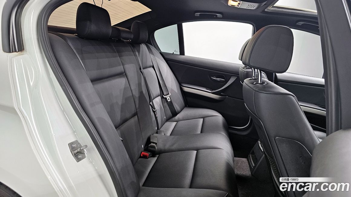 BMW 3-Series 2011