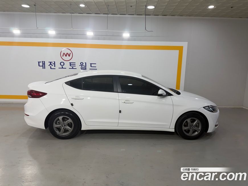 Hyundai AVANTE 2016