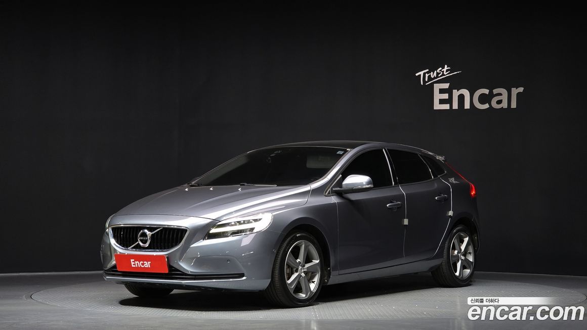 Volvo V40 2018