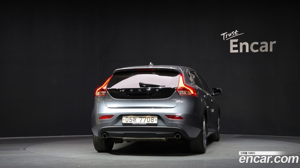 Volvo V40 2018