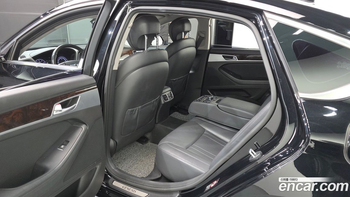 Hyundai Genesis 2015