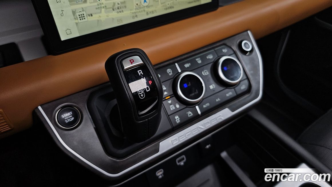 Land Rover Defender 2024