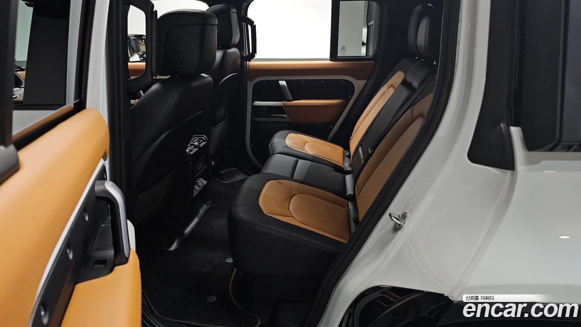 Land Rover Defender 2024