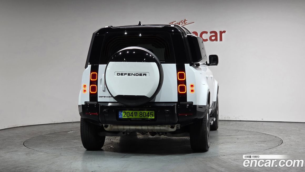 Land Rover Defender 2024