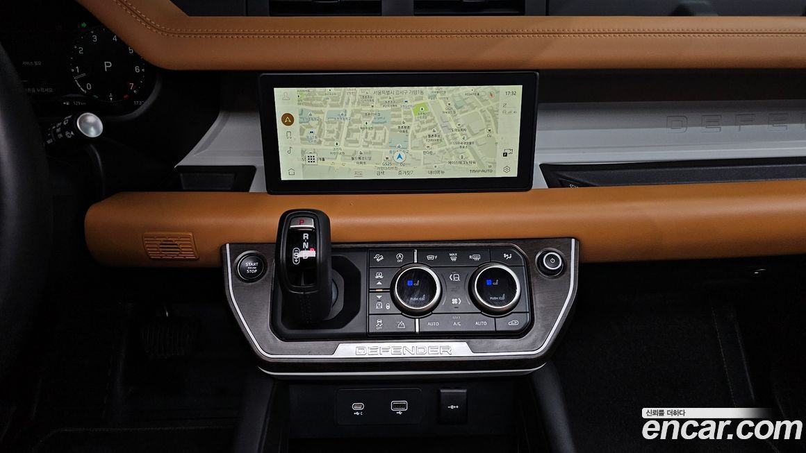 Land Rover Defender 2024