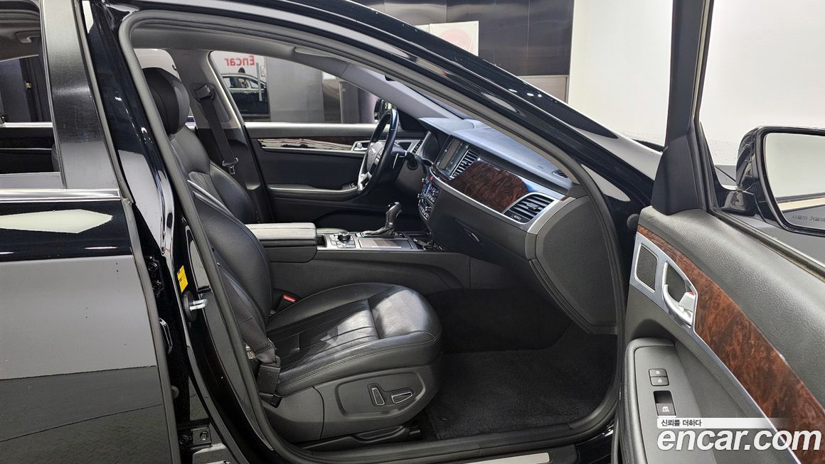 Hyundai Genesis 2016