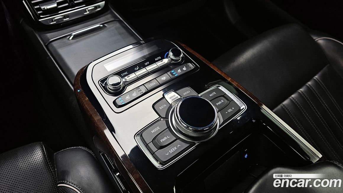 Genesis EQ900 2016