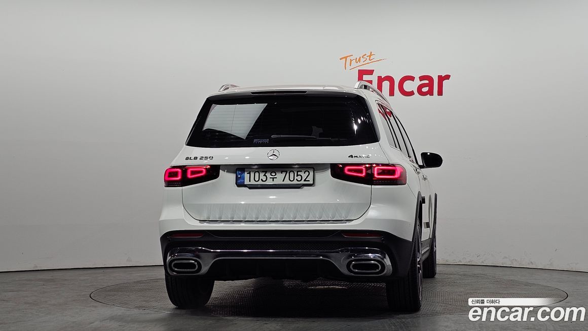 Mercedes-Benz GLB-Class 2021