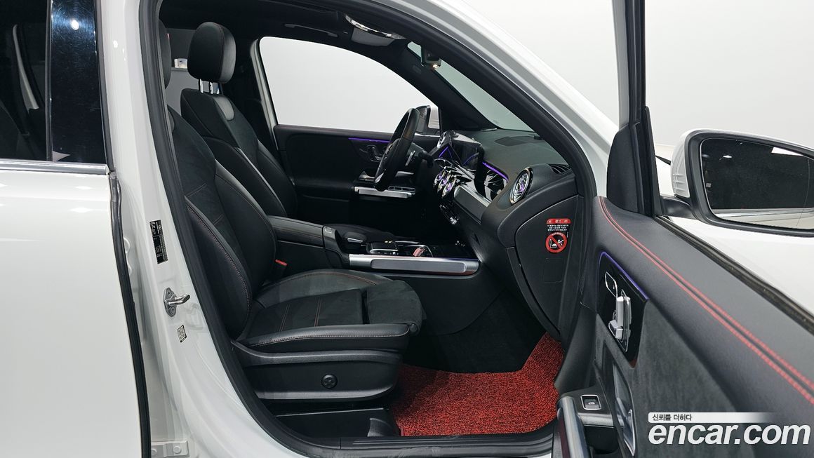 Mercedes-Benz GLB-Class 2021