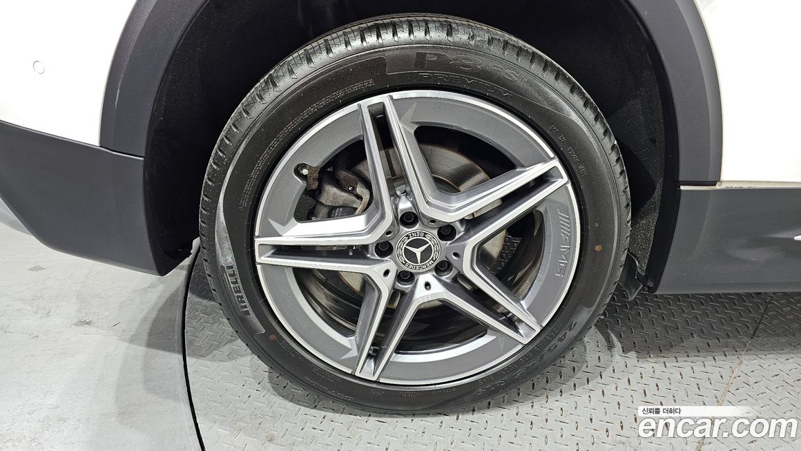 Mercedes-Benz GLB-Class 2021