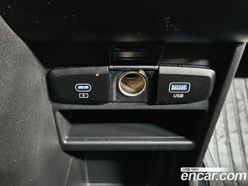 Hyundai Staria 2025