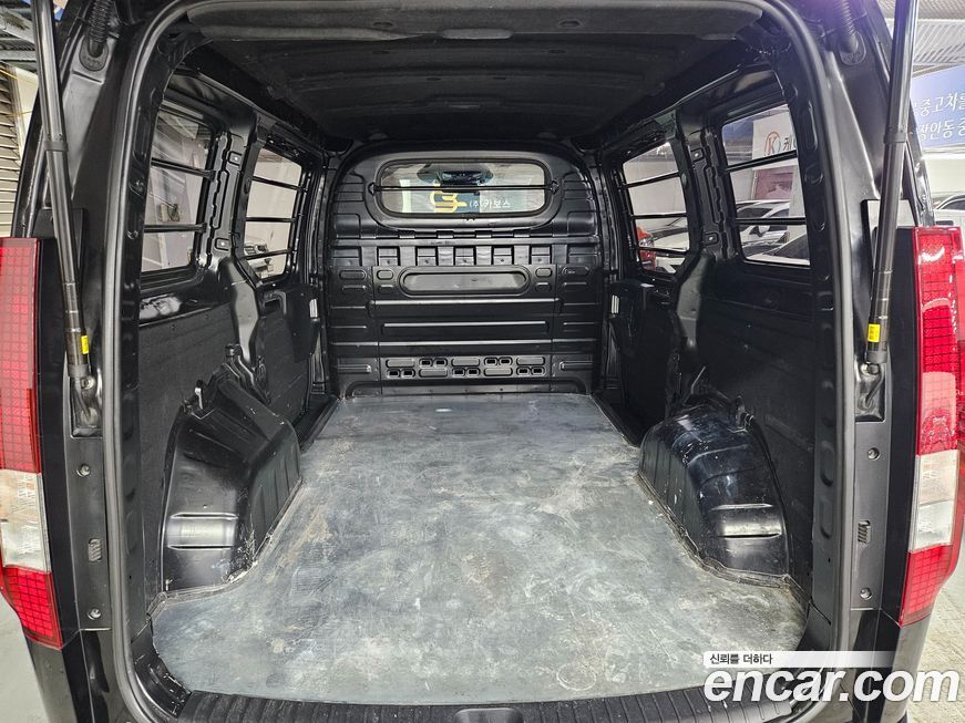 Hyundai Staria 2025
