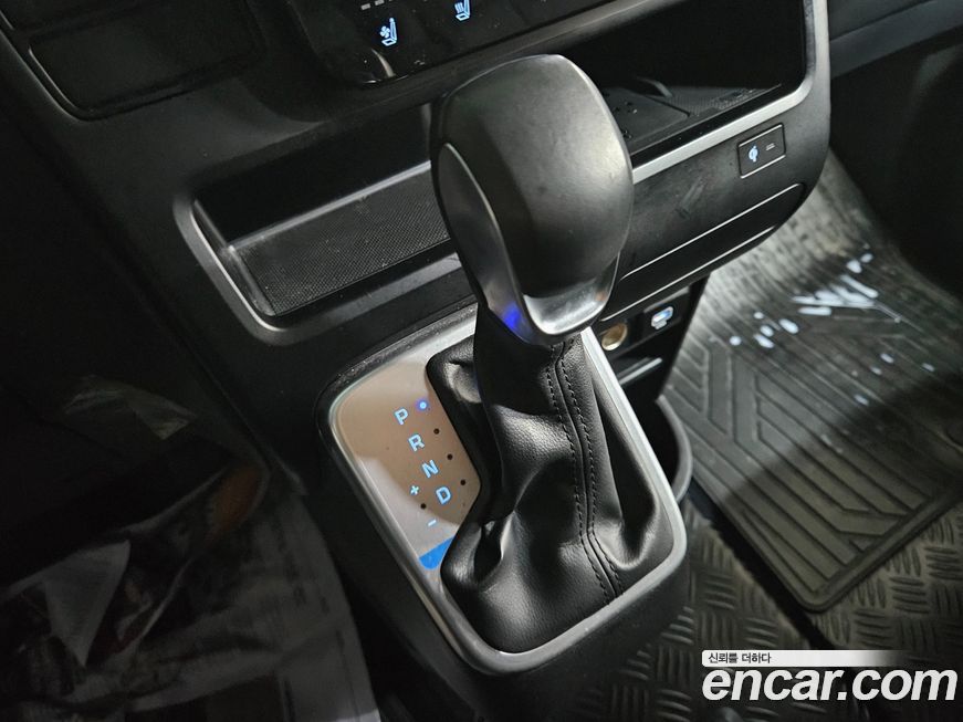 Hyundai Staria 2025