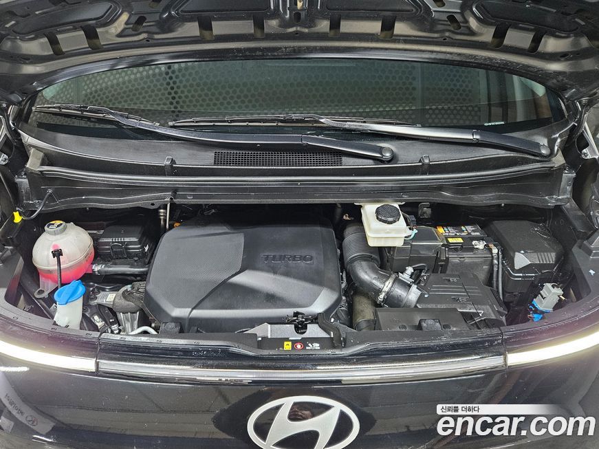 Hyundai Staria 2025