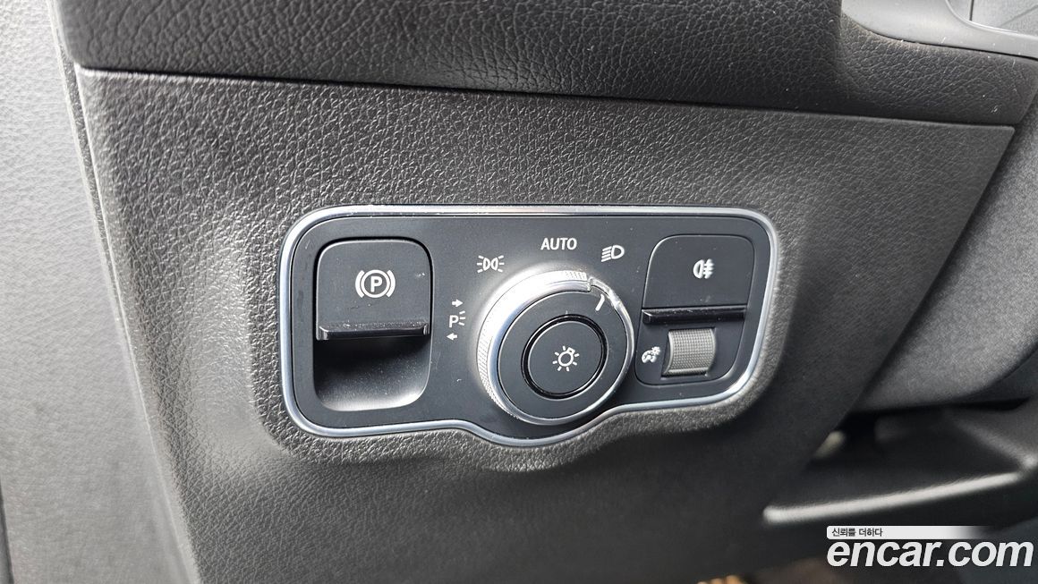 Mercedes-Benz GLB-Class 2020