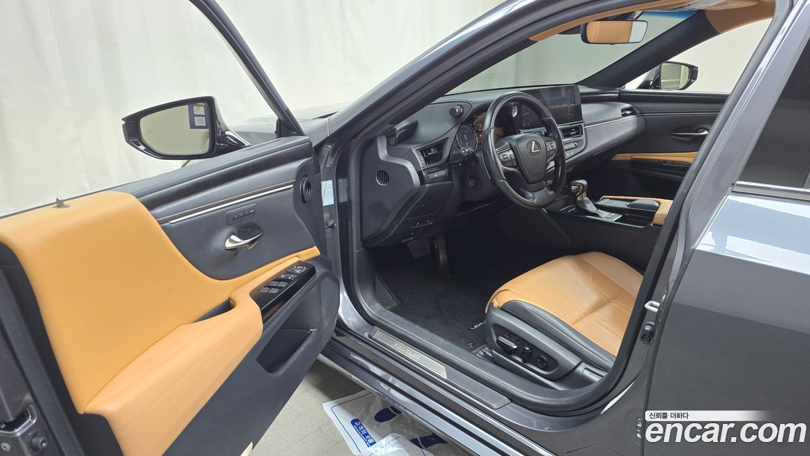 Lexus ES 2022
