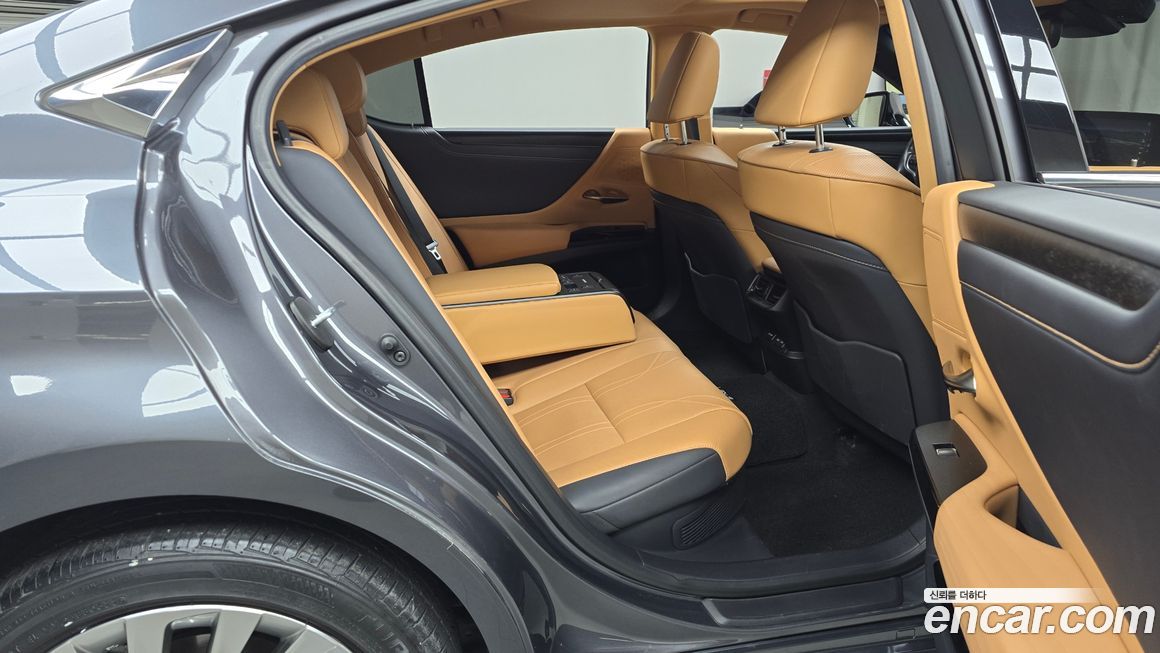 Lexus ES 2022