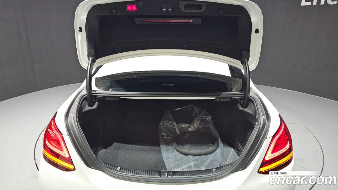 Mercedes-Benz C-Class 2021