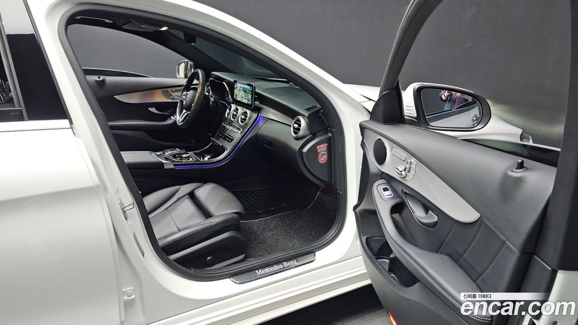 Mercedes-Benz C-Class 2021