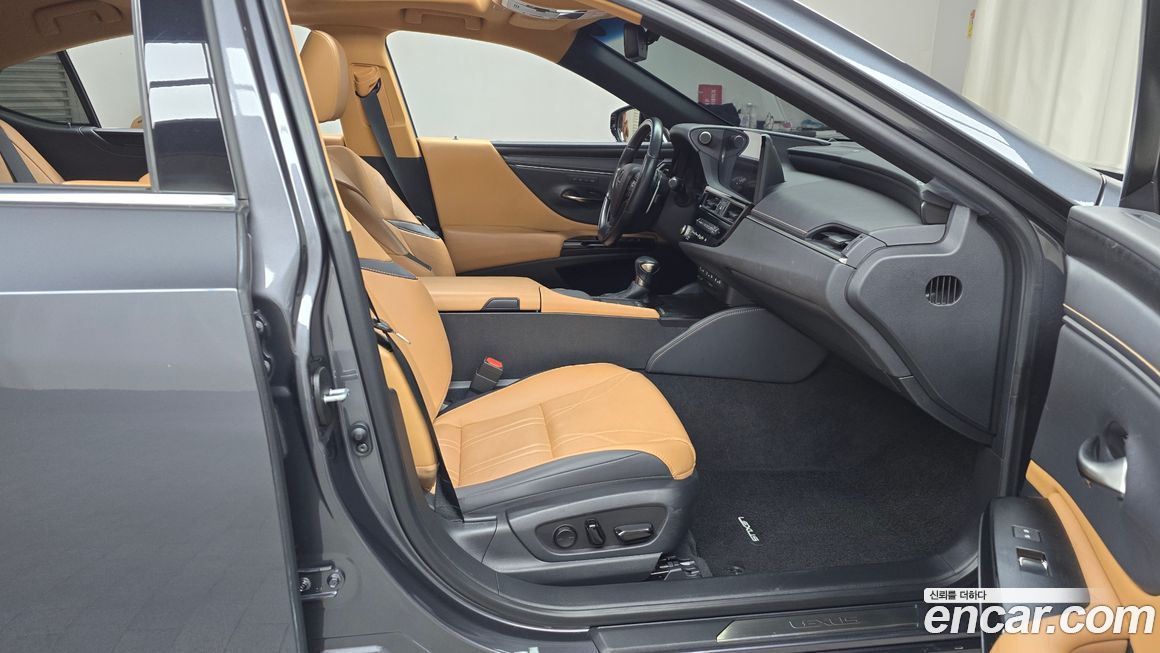 Lexus ES 2022