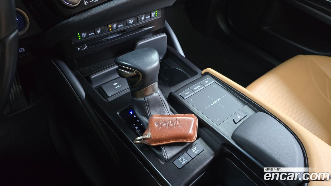 Lexus ES 2022