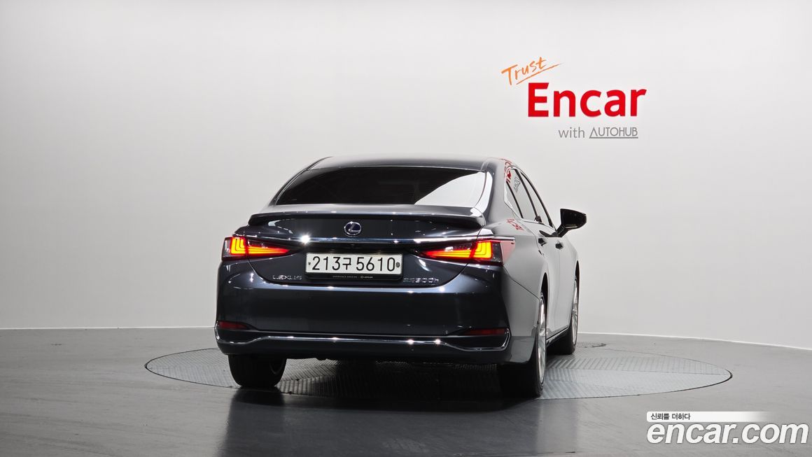 Lexus ES 2022