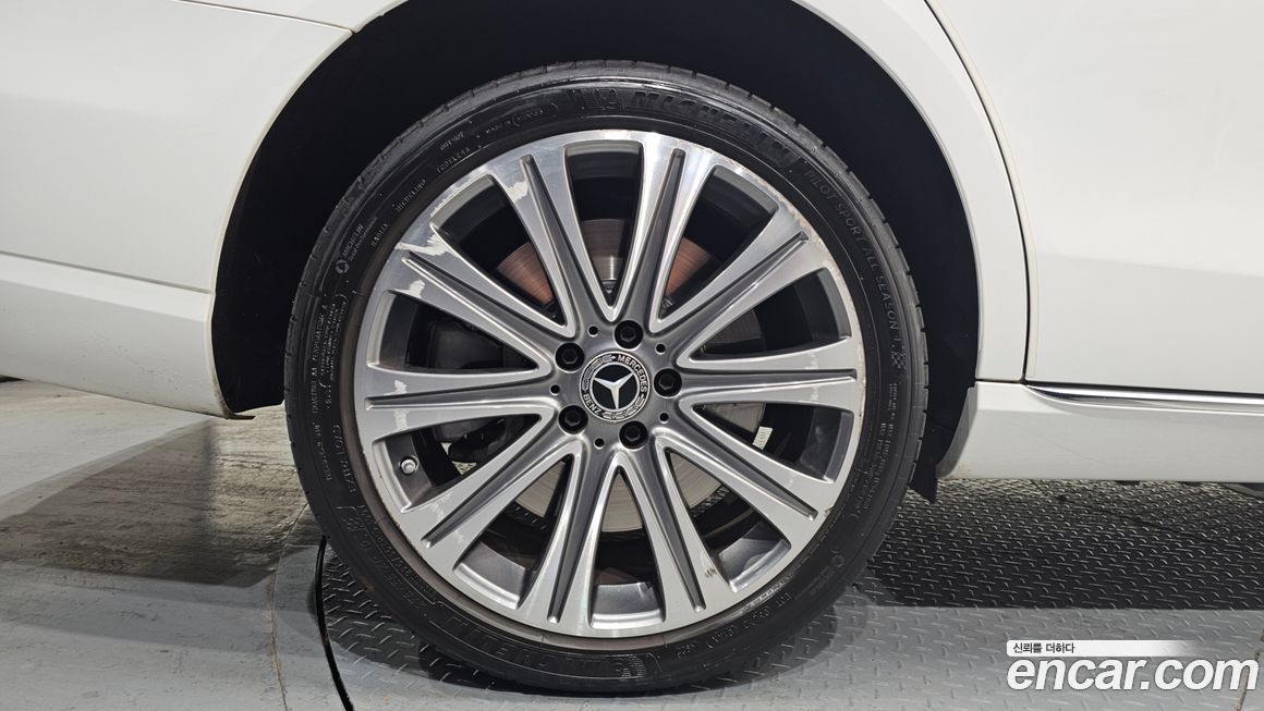 Mercedes-Benz E-Class 2021