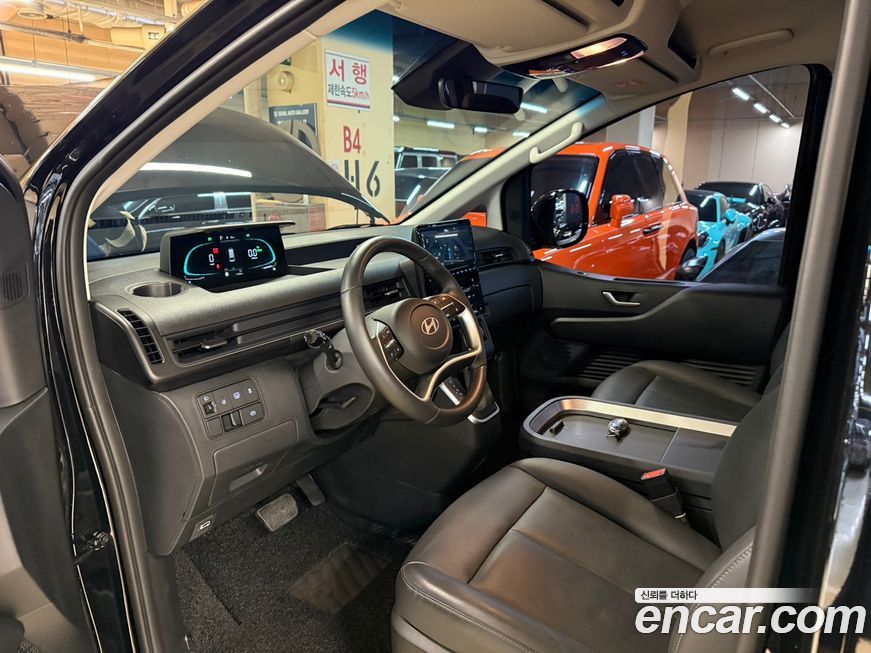 Hyundai Staria 2025