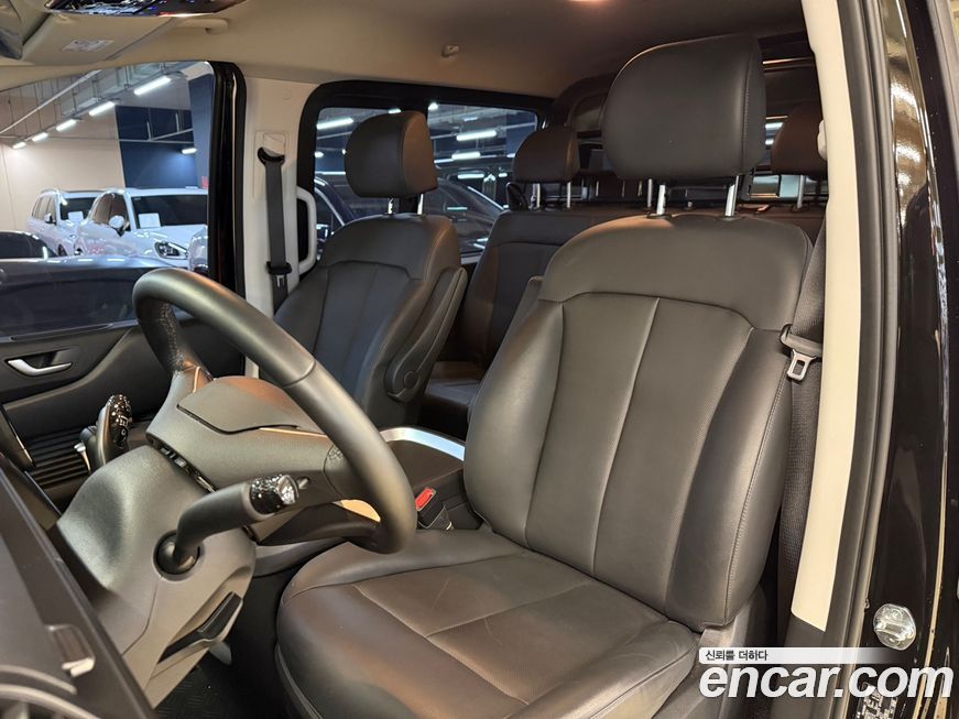 Hyundai Staria 2025