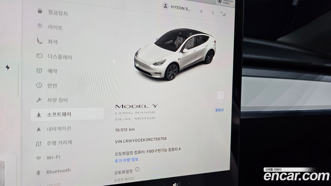 Tesla Model Y 2024