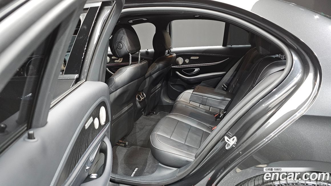 Mercedes-Benz E-Class 2022