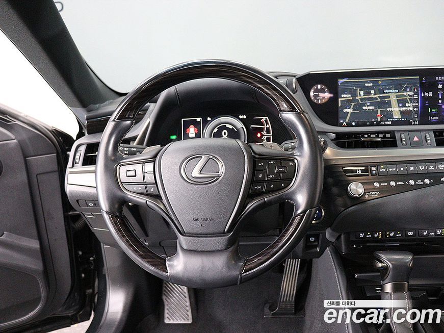 Lexus ES 2021