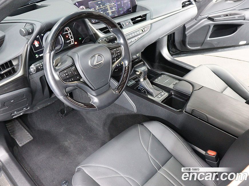 Lexus ES 2021