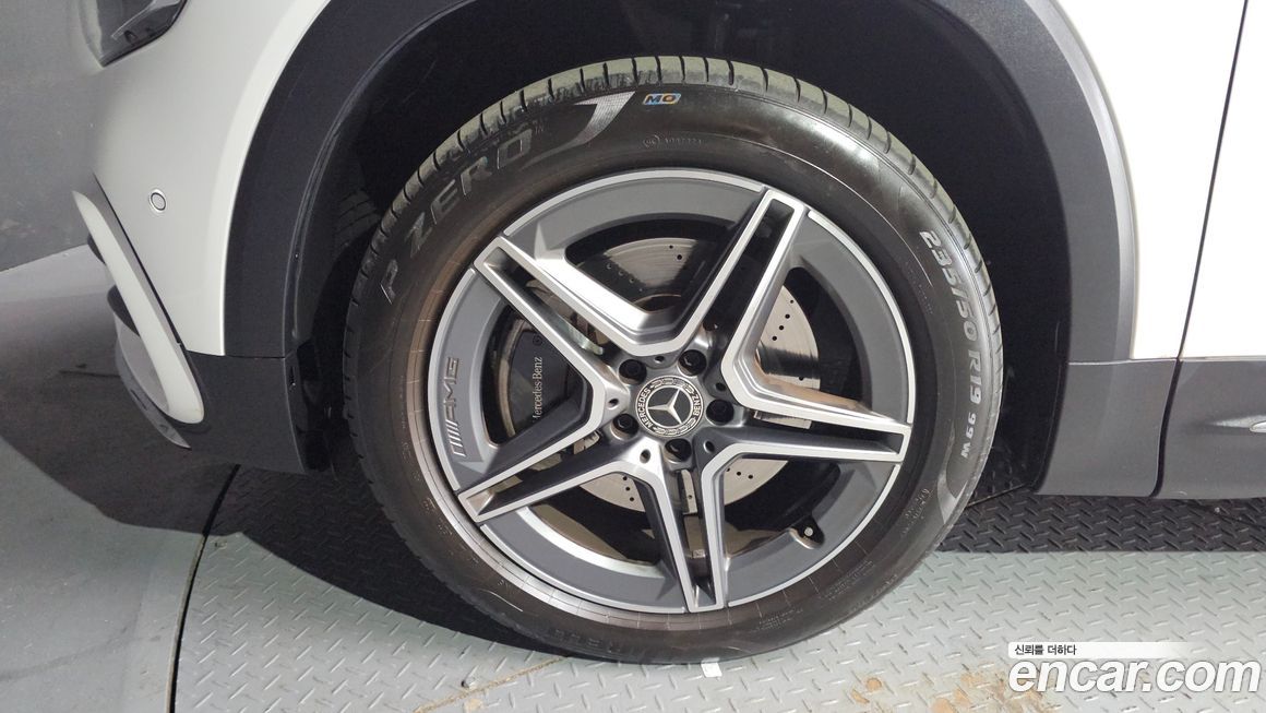 Mercedes-Benz GLB-Class 2024