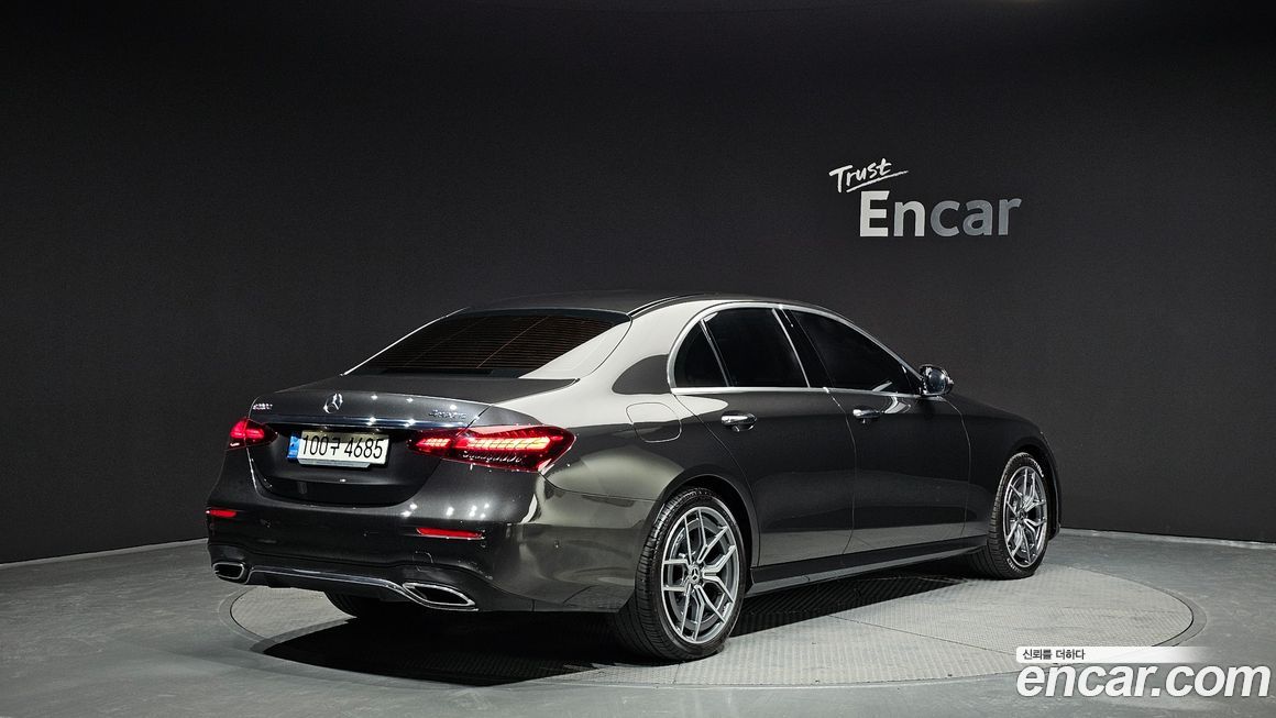 Mercedes-Benz E-Class 2022