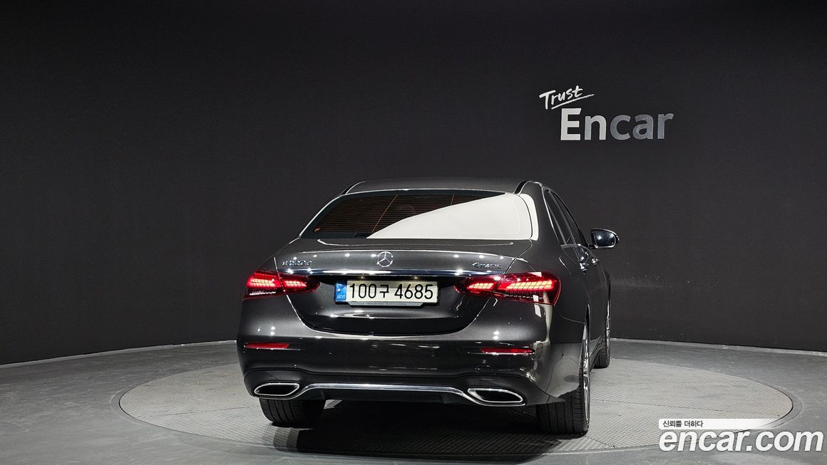 Mercedes-Benz E-Class 2022