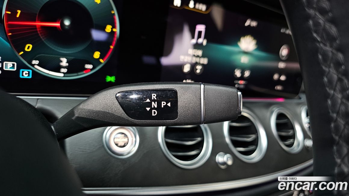 Mercedes-Benz E-Class 2022