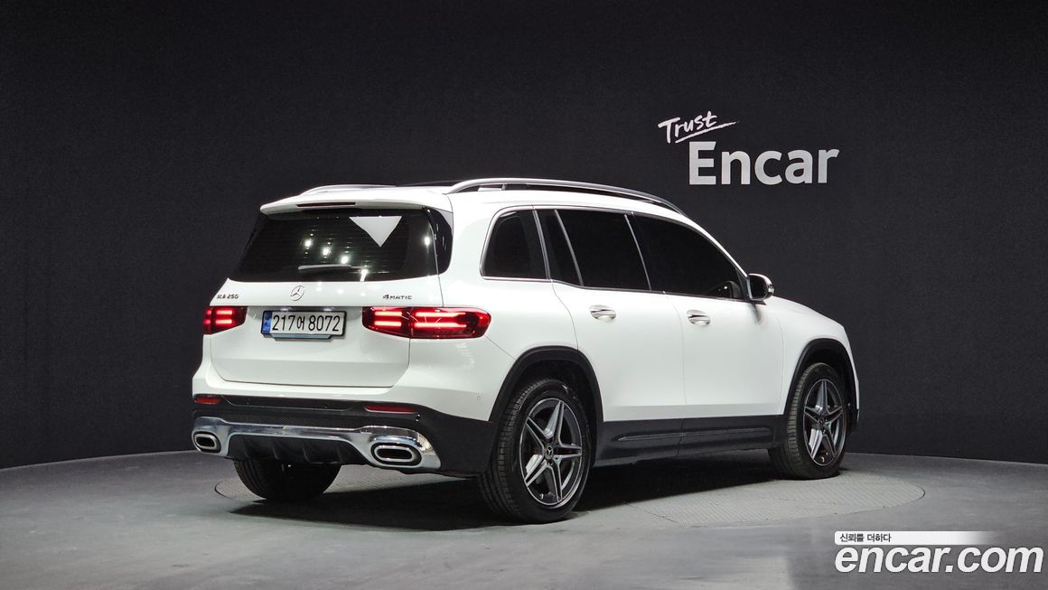 Mercedes-Benz GLB-Class 2024