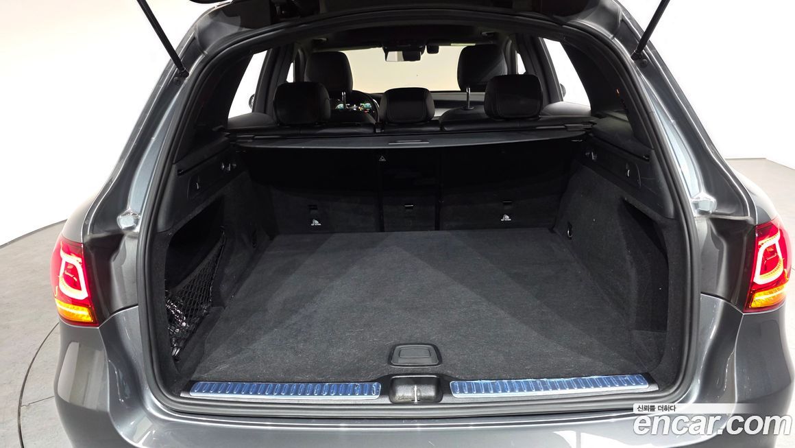 Mercedes-Benz GLC-Class 2021