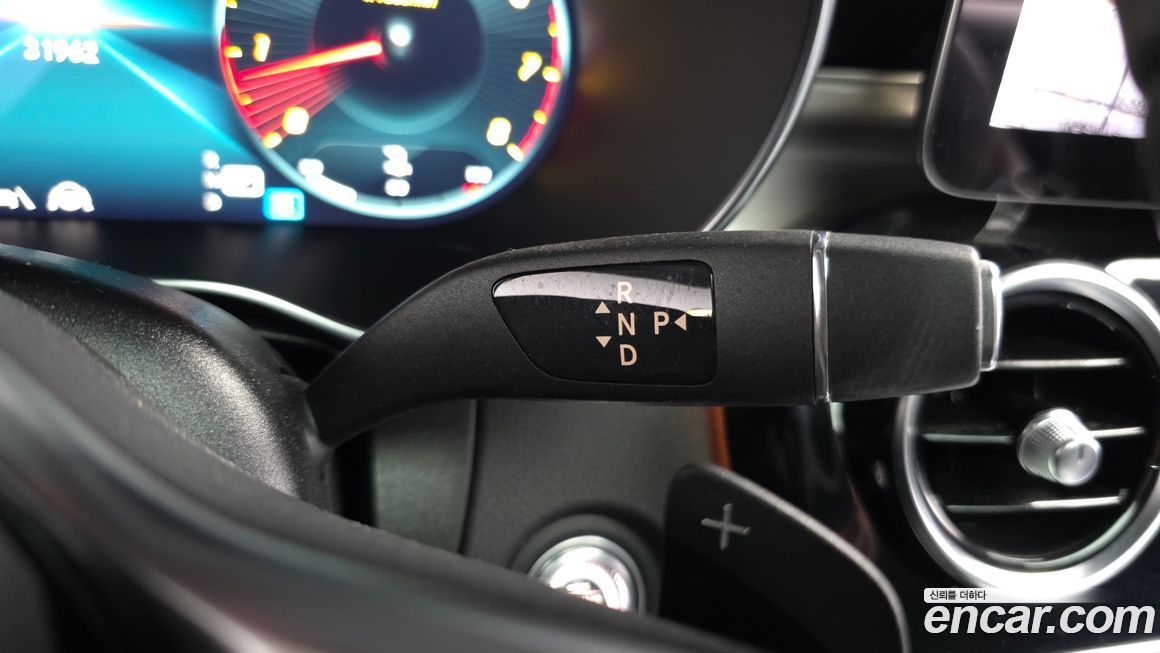 Mercedes-Benz GLC-Class 2021