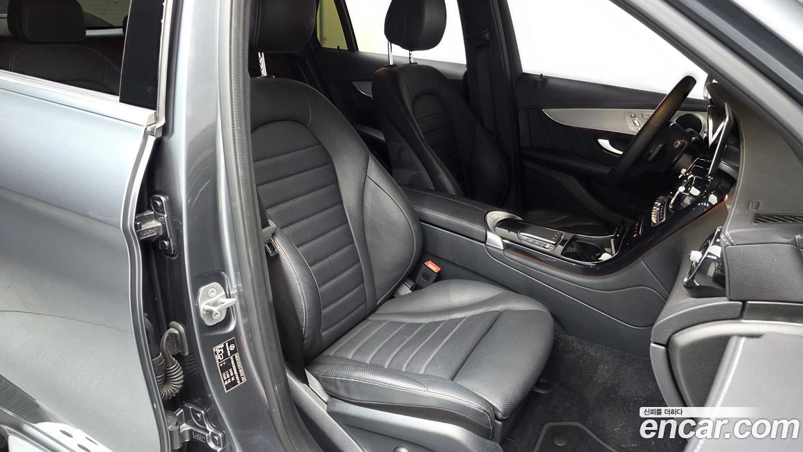 Mercedes-Benz GLC-Class 2021